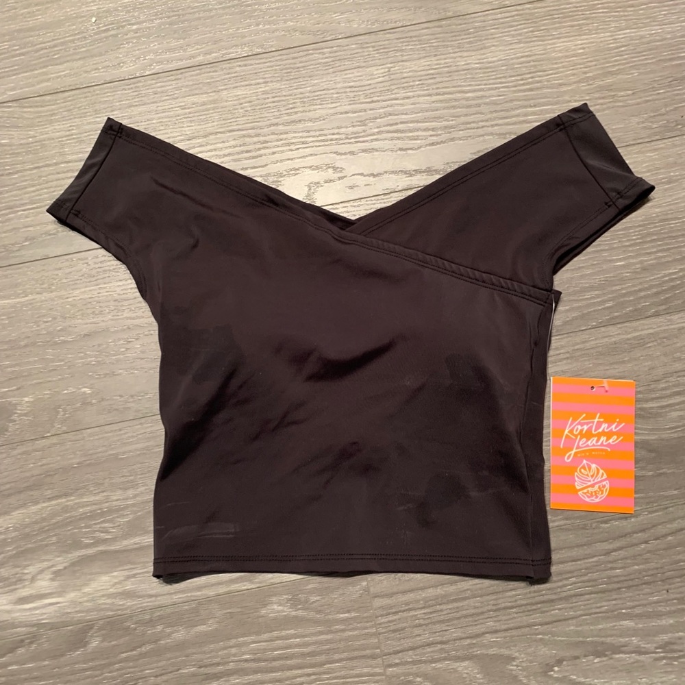 Kortni jeane off the shoulder top